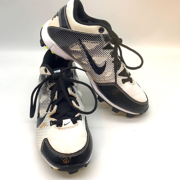Nike Shoes - Nike FastFlex Cleats Women’s size 6